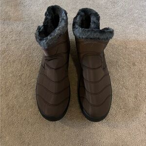 Cozy Brown Fur-Lined Winter Boots